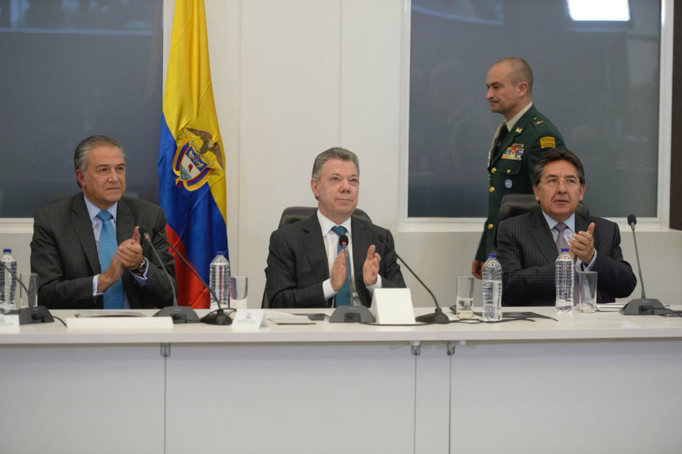 Santos pide que no haya agresiones contra candidatos presidenciales