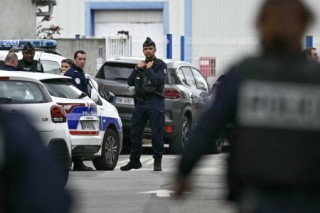 Ataque con cuchillo en colegio de Francia deja estudiante muerta y tres heridos