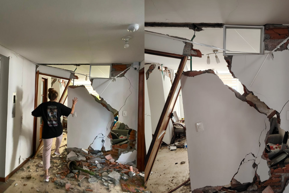 Las paredes de algunos edificio se agrietaron y hay riesgo de colapso.