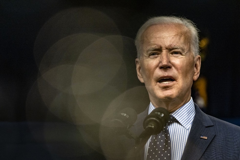 El dilema de Joe Biden para intentar bajar los precios de la gasolina
