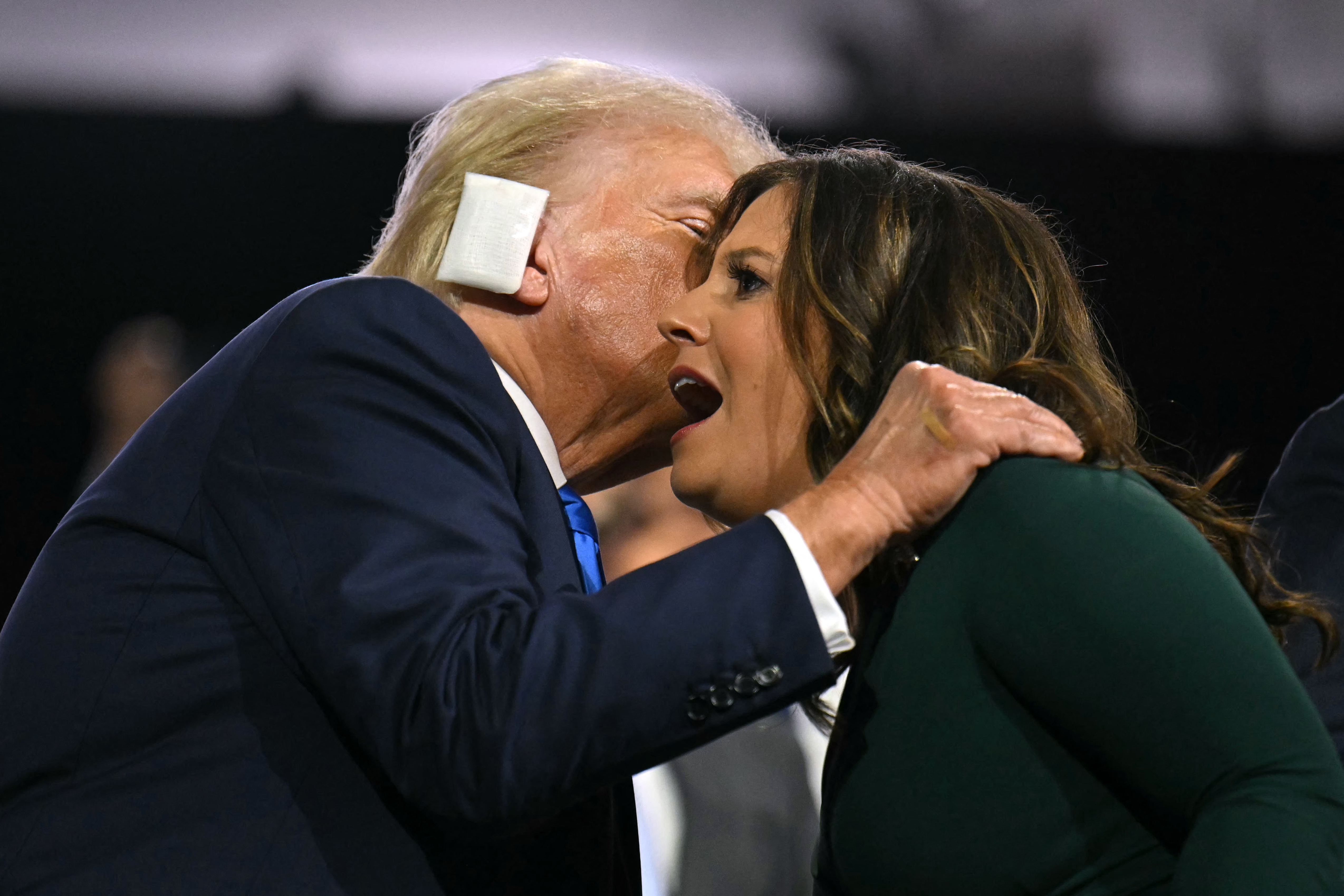 Nuevo gabinete de Trump suma a antiguos críticos y a una mujer que mató a su perro