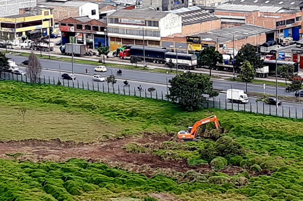 Protestan por futuro del humedal El Burrito, en el sur de Bogotá, donde avanzan construcciones