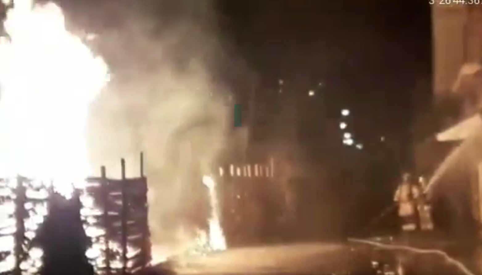 Fuga de gas provocó grave incendio y cortes del servicio en el centro de Cali