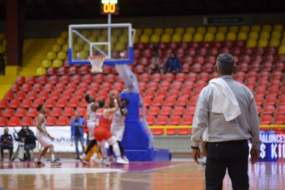 El partido de Piratas de Bogotá contra Titanes de Barranquilla.