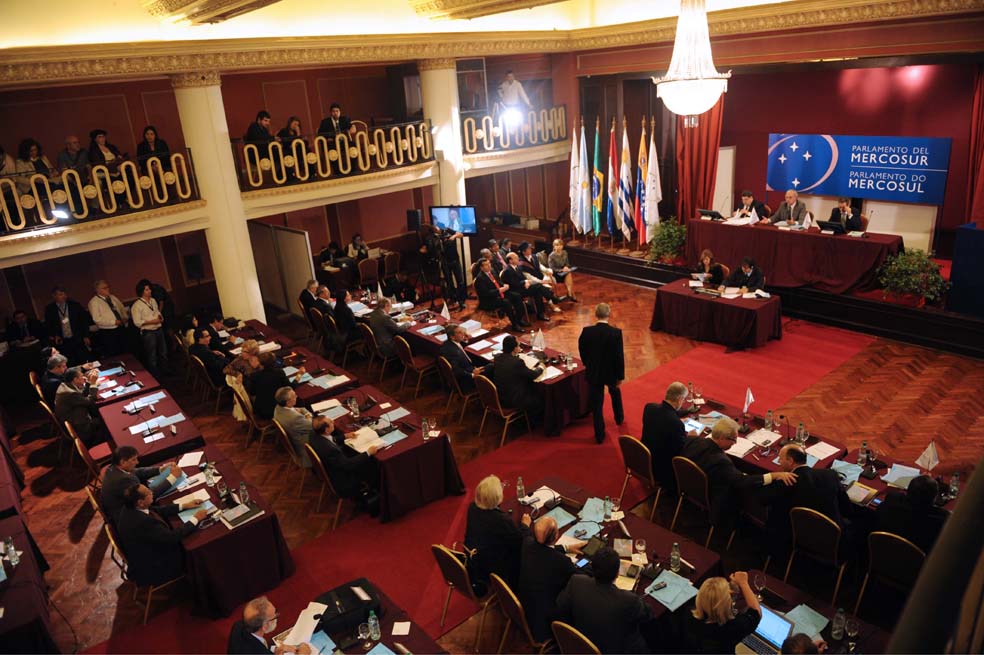 Política mueve al Mercosur