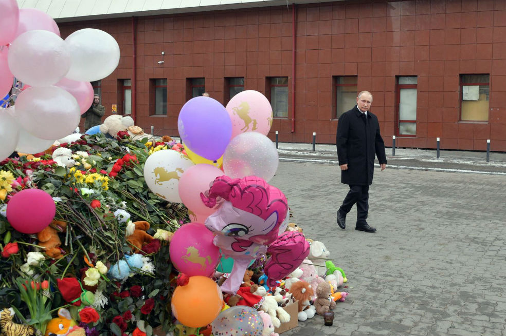 Vladimir Putin conmemora a las víctimas de incendio en Rusia