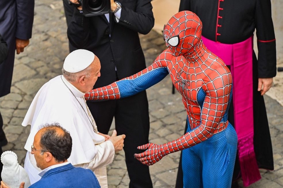 Villardita es el fundador de “Supereroincorsia” (“superhéroes en la sala”, en español), una asociación de voluntarios que se disfrazan de superhéroes para visitar a niños en hospitales.