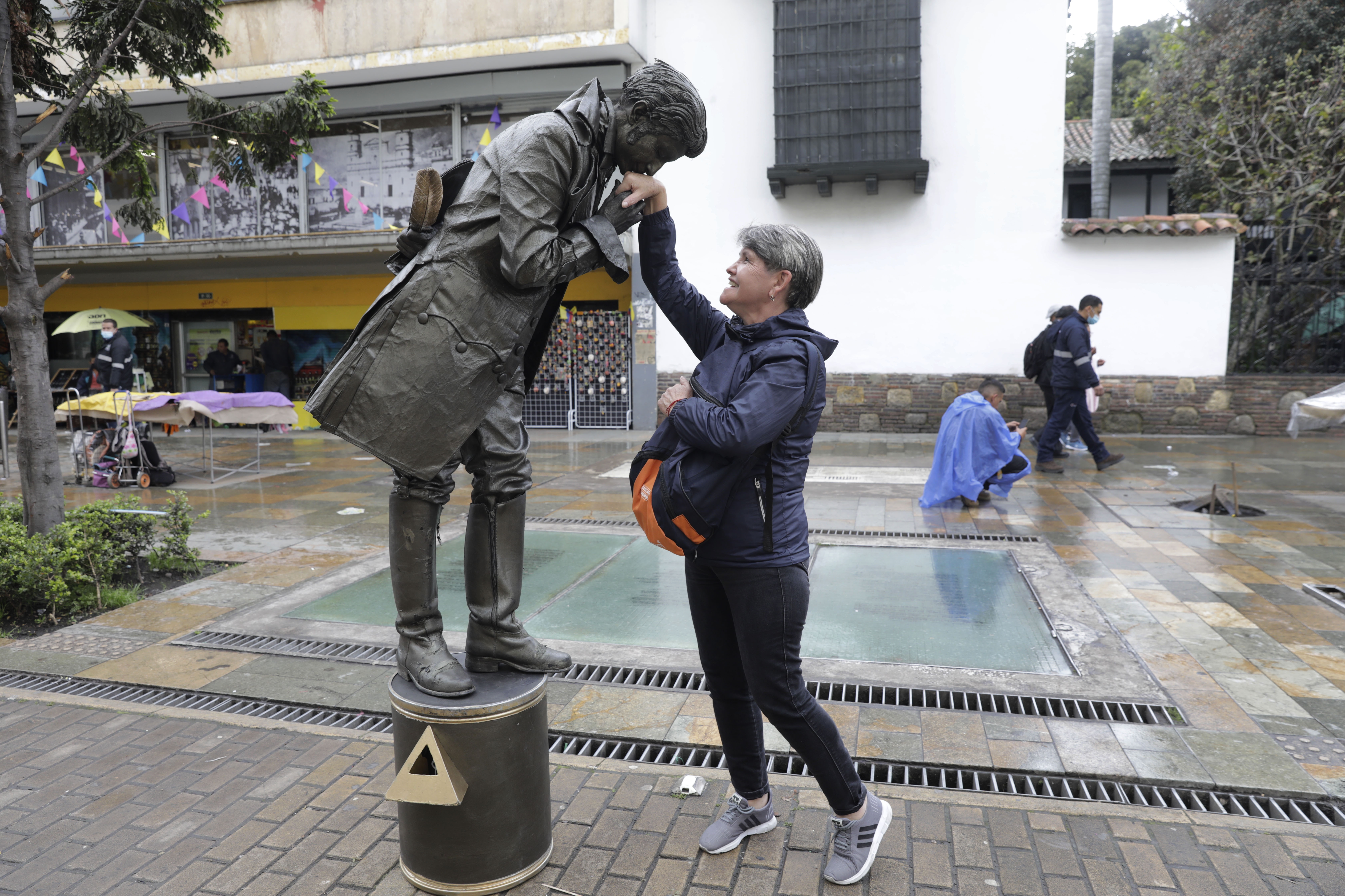 “Estar en la calle es como convertirse en un predicador de arte”
