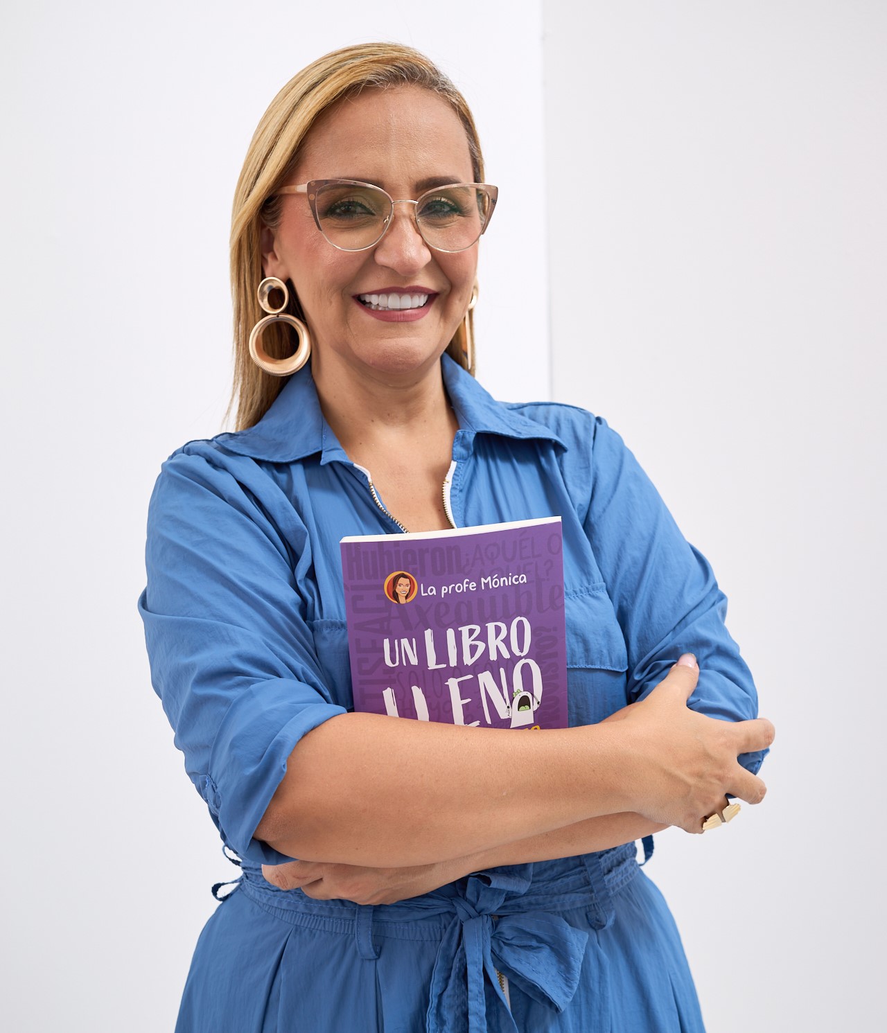 La Profe Mónica, la colombiana que enseña ortografía y conquista las redes sociales