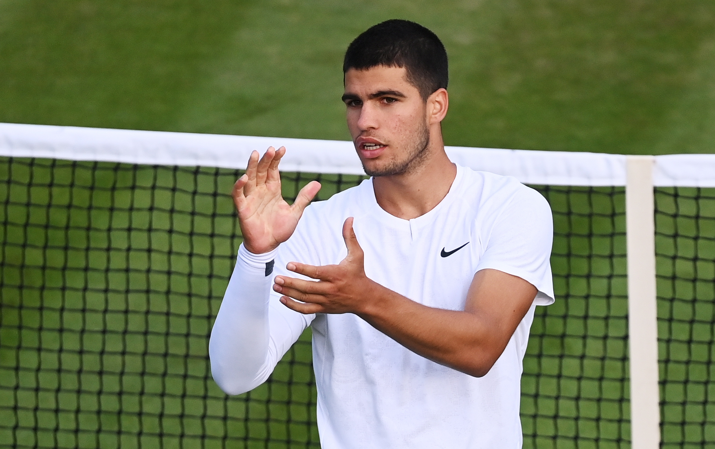 Carlos Alcaraz está disfrutando su paso sobre hierba en Wimbledon