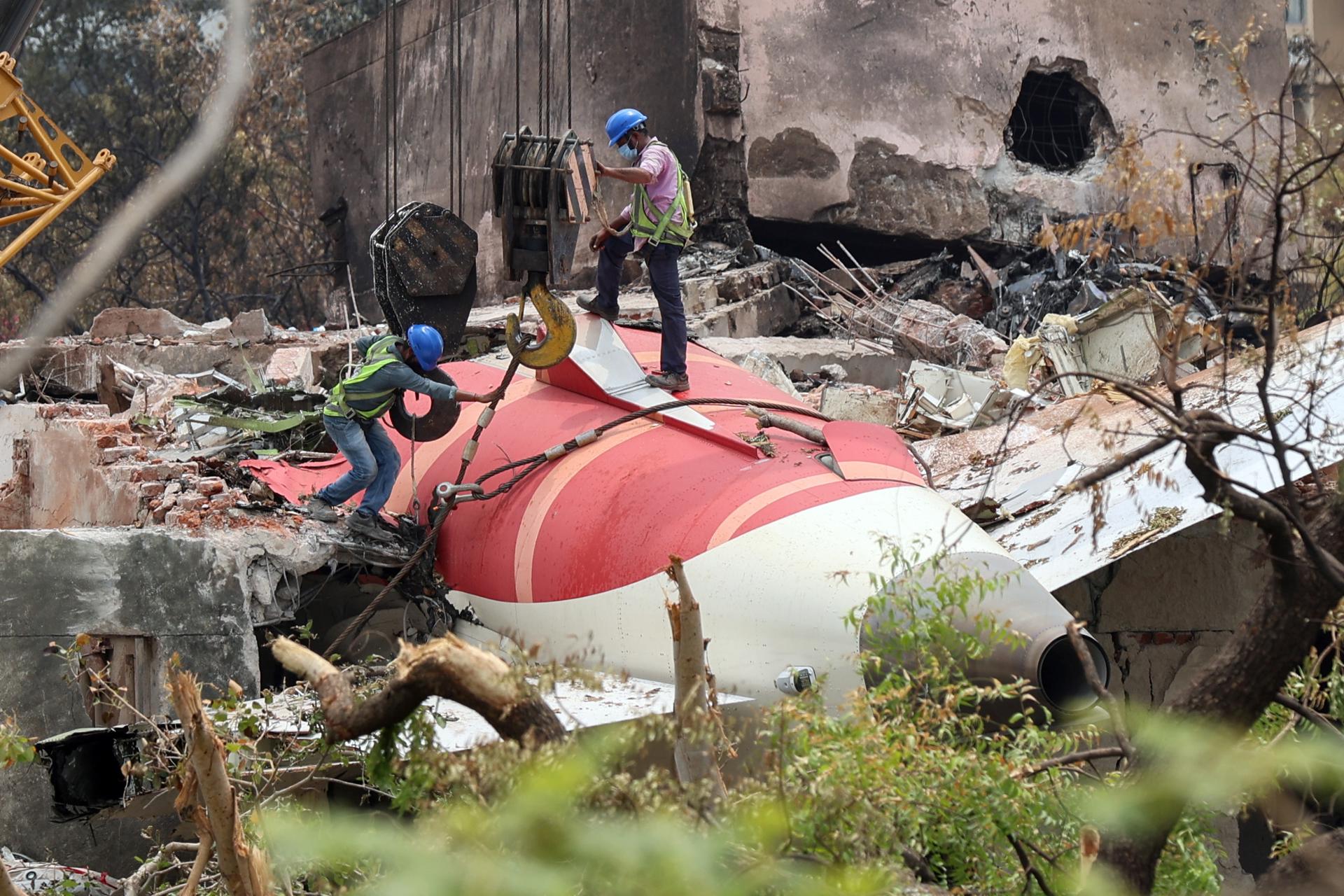 ¿Qué causó el choque del avión de Air India? Expertos revisan video del descenso