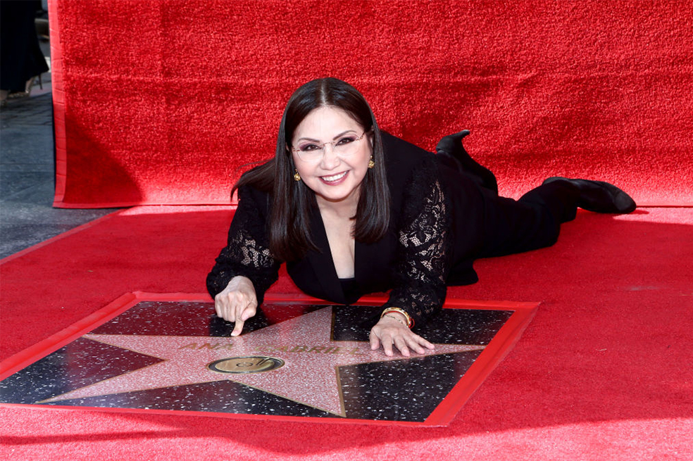 Ana Gabriel advierte que no recibirá regalos de sus fans ni se tomará fotos