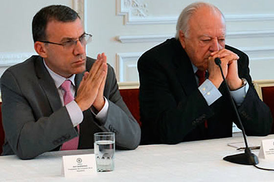 La U  cierra filas alrededor de Santos por marcha por la paz