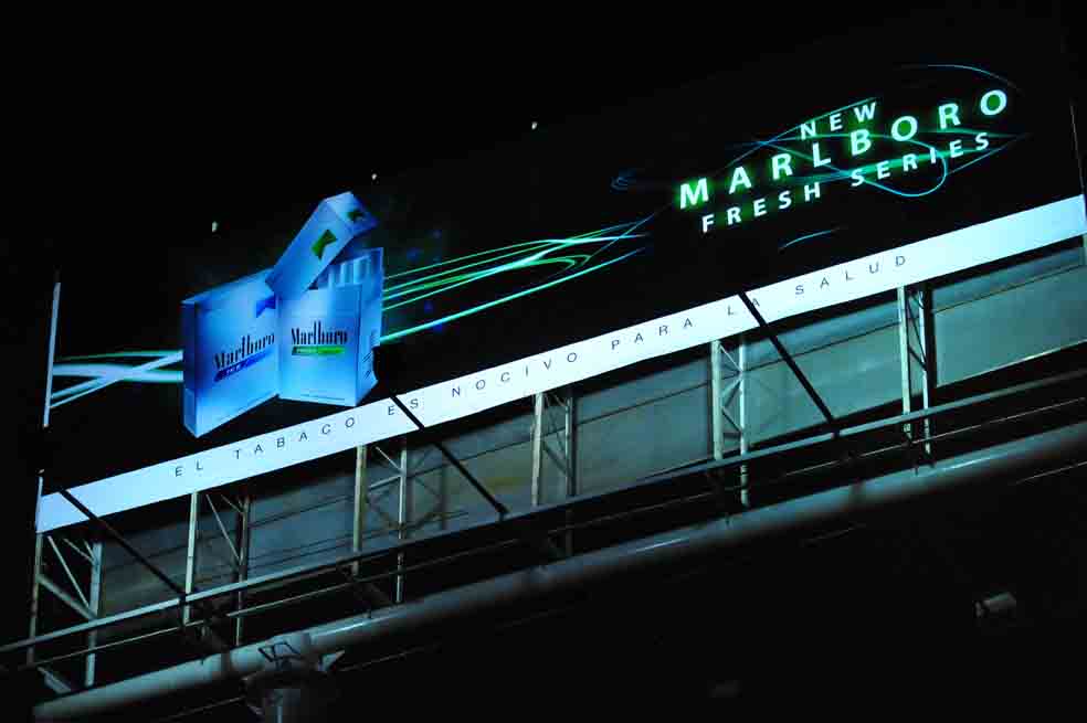 Pelea entre progresistas por vallas publicitarias