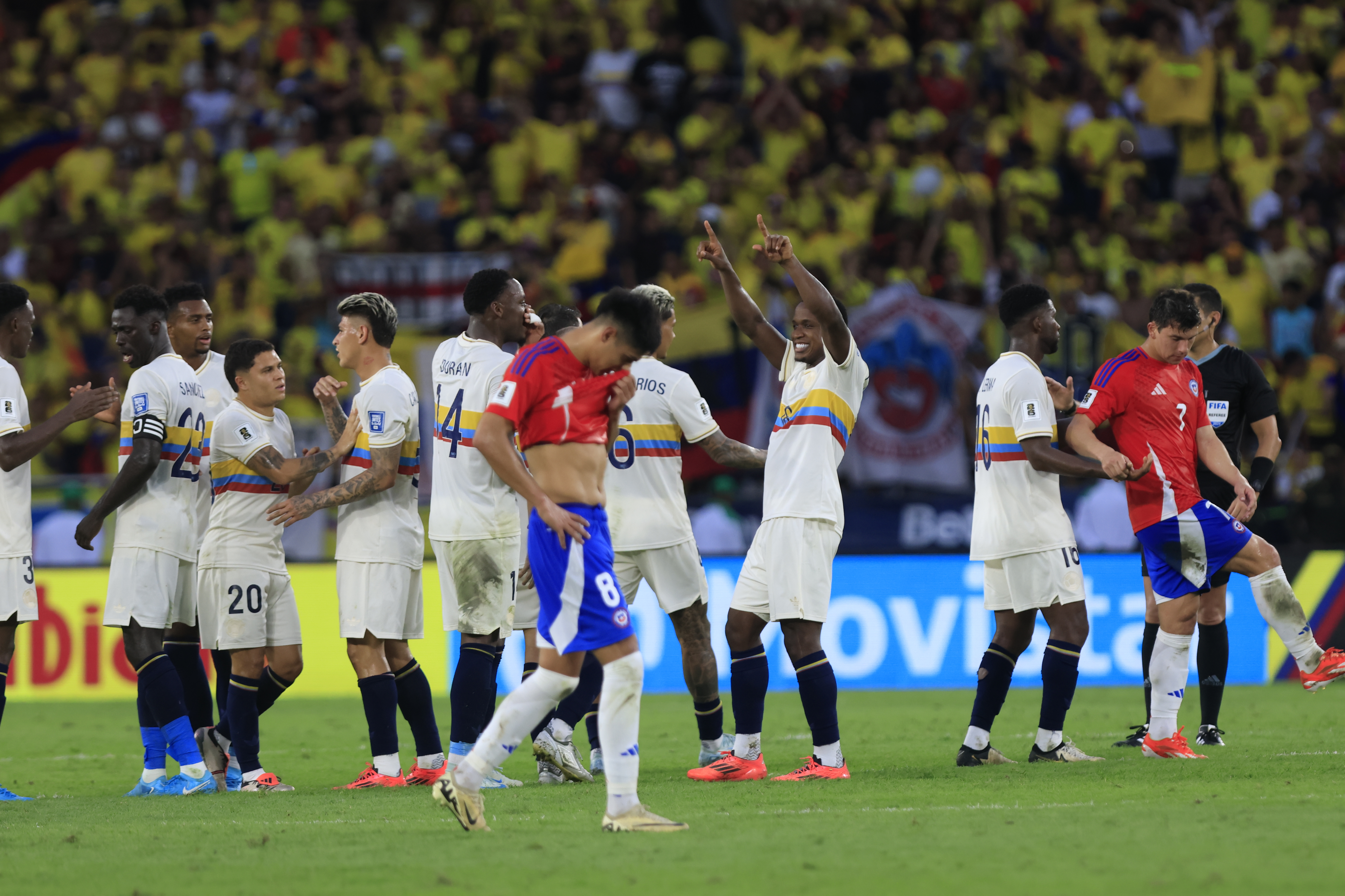 AMDEP8741. BARRANQUILLA (COLOMBIA), 15/10/2024.- Jugadores de Colombia celebran el triunfo ante Chile este martes, en un partido de las eliminatorias sudamericanas para el Mundial 2026, en el estadio Metropolitano en Barranquilla (Colombia). EFE/ Ricardo Maldonado Rozo