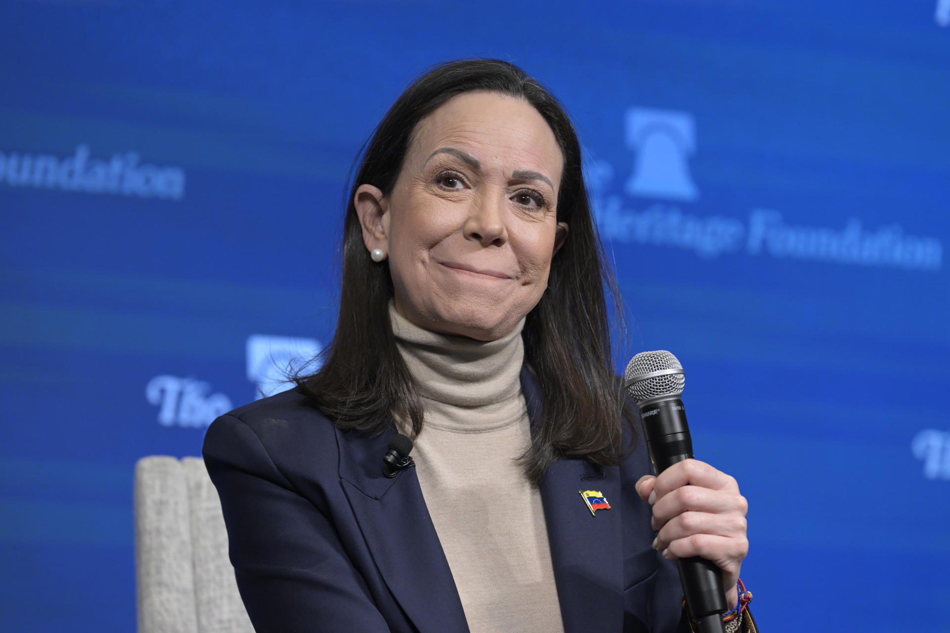 USA7612. WASHINGTON (ESTADOS UNIDOS), 16/01/2026.- La líder opositora venezolana y Premio Nobel de la Paz, María Corina Machado, habla durante una rueda de prensa este viernes, en la sede de la Fundación Herencia en Washington (Estados Unidos). Machado declaró que la presidenta encargada de Venezuela, Delcy Rodríguez, no representa al pueblo de su país y se mostró confiada en que habrá una "transición ordenada". EFE/ Lenin Nolly
