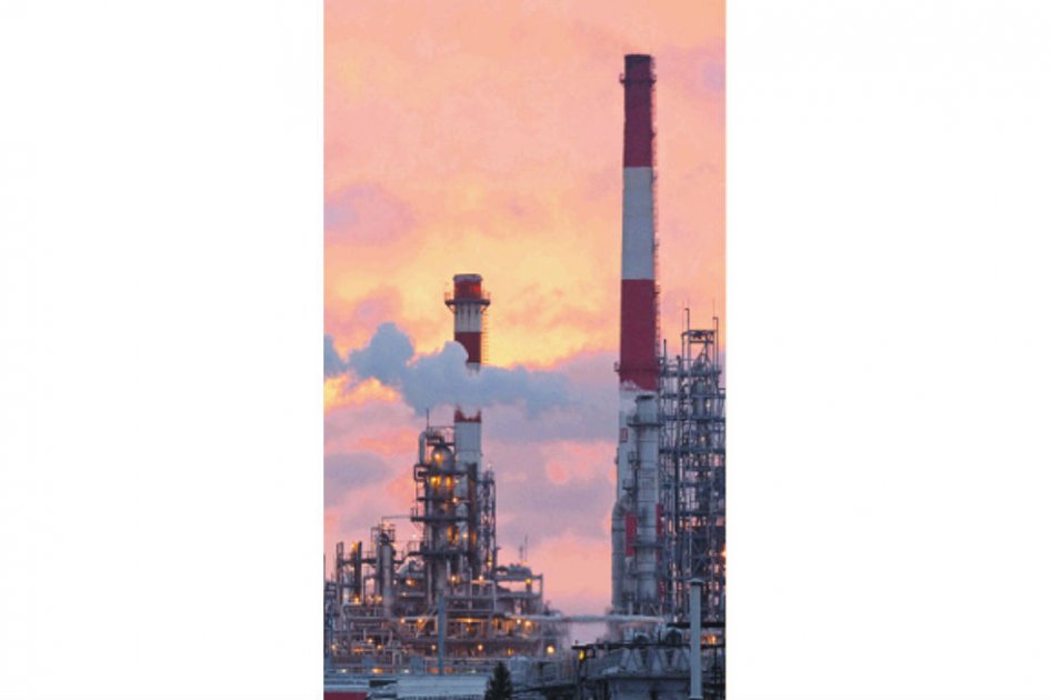 El precio del barril de petróleo ha caído más de 40 por ciento desde julio de 2014. / Bloomberg