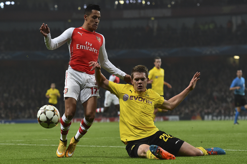 Arsenal venció a Borussia Dortmund y avanzó a octavos de Champions