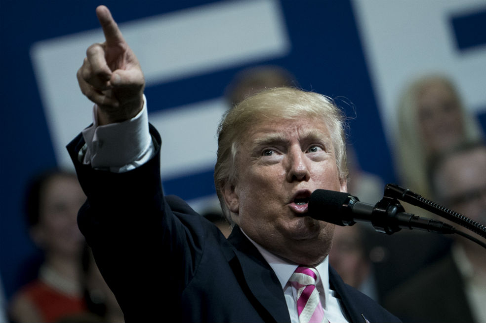 Donald Trump se enfrenta a estrellas del deporte de Estados Unidos