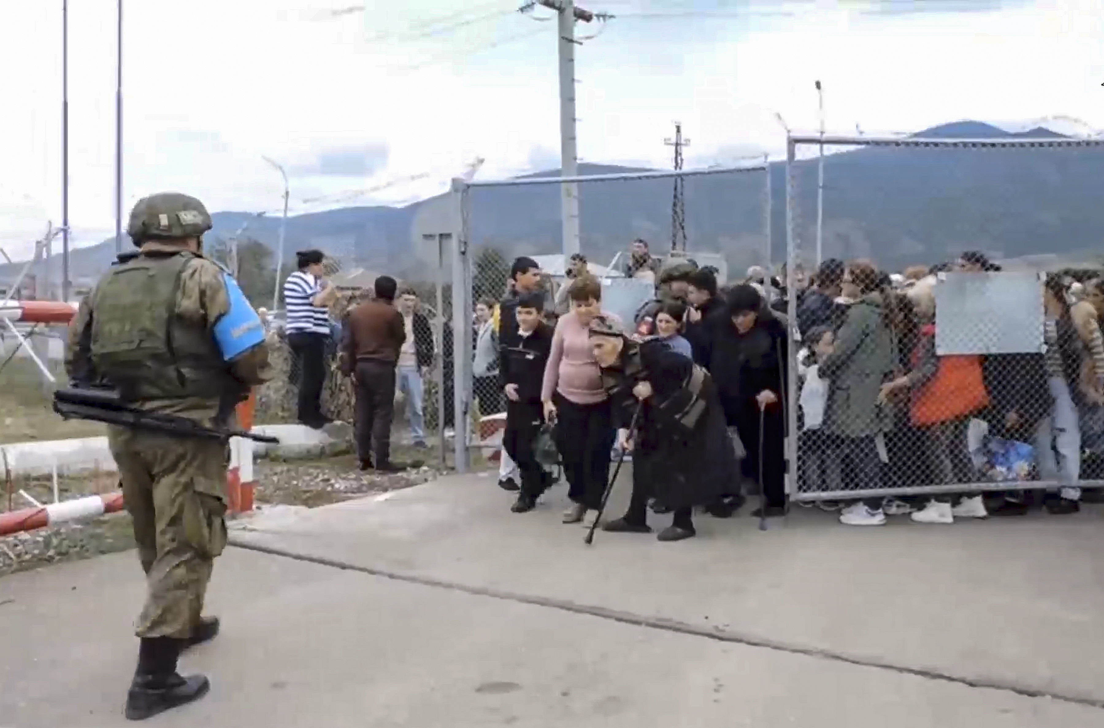 Nagorno Karabaj: separatistas armenios entregaron las armas a Azerbaiyán