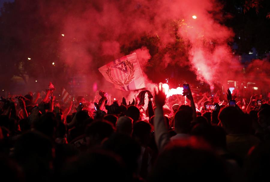 Video: Locura desatada en las calles de Madrid por el campeonato del Atlético