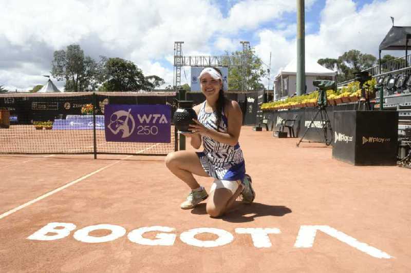 Las raíces de María Camila Osorio, la guerrera del tenis colombiano