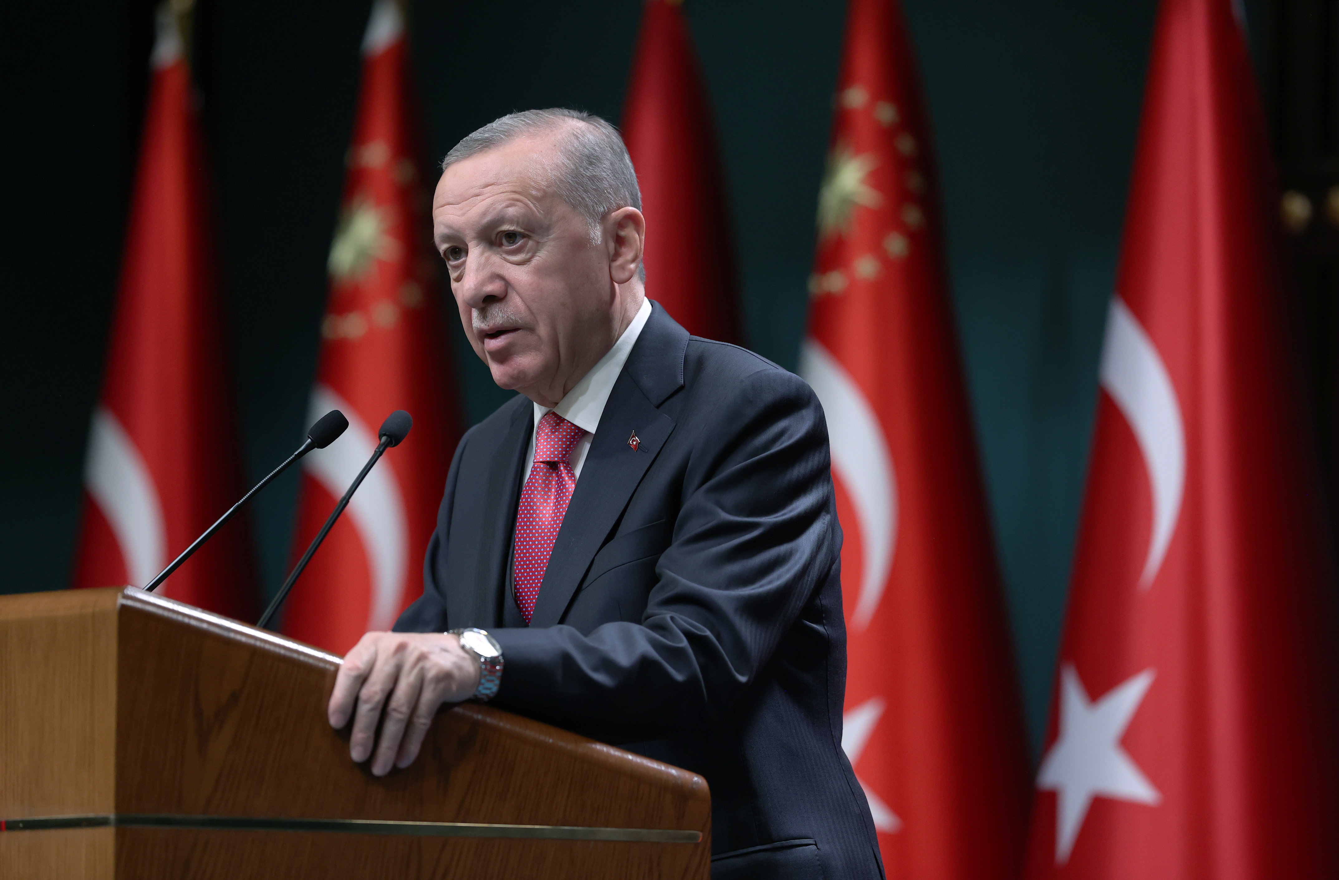 Ankara (Turkey), 10/03/2023.- A handout photo made available by the Turkish President Press Office shows Turkish President Recep Tayyip Erdogan attending a press conference where he signed the decree stating that the presidential elections will be held on 14 May 2023, at the Presidential Palace in Ankara, Turkey, 10 March 2023. (Elecciones, Turquía) EFE/EPA/TURKISH PRESIDENT PRESS OFFICE/HANDOUT HANDOUT EDITORIAL USE ONLY/NO SALES