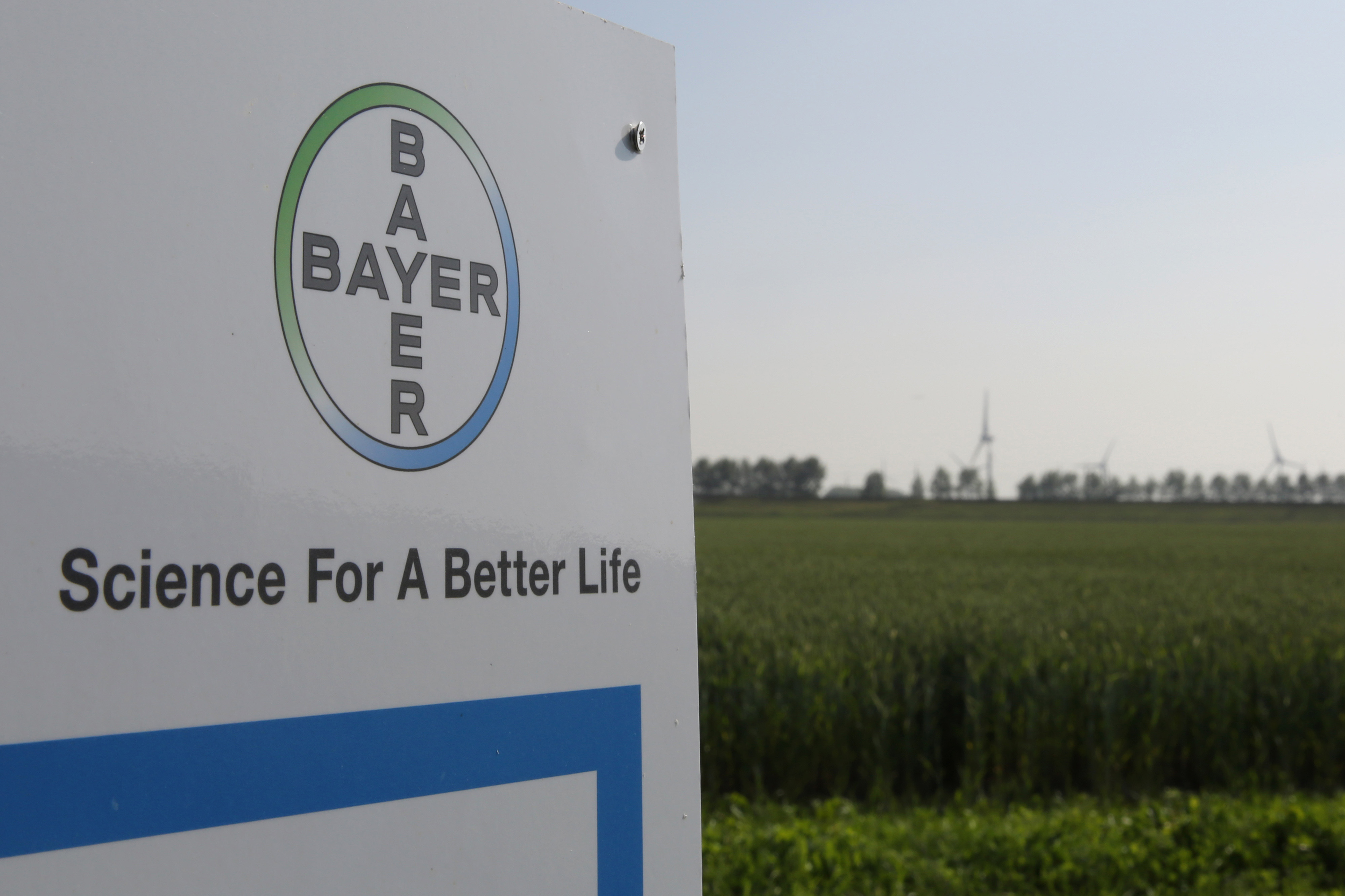 Bayer, multada en EE.UU. por publicidad engañosa de herbicida con glifosato