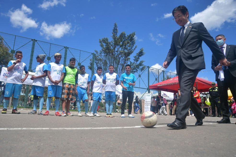 La población migrante que vive en el barrio Kennedy en Bogotá participó de una serie de eventos organizados por la Agencia de la ONU para los Refugiados (ACNUR) para conmemorar el Día Mundial del Refugiado.