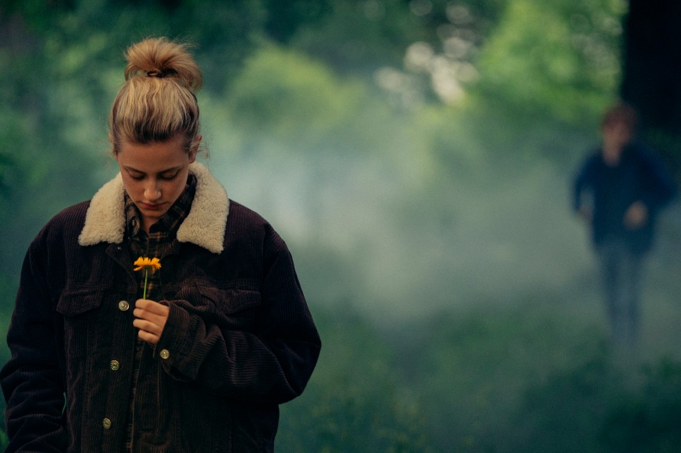 Lili Reinhart, famosa por su papel en “Riverdale”, saltó a la fama con su papel en "Hustlers" (2019), donde compartió pantalla con la gran Jennifer López.