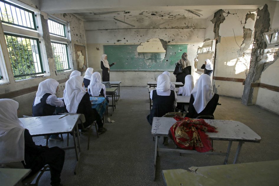 Estudiantes palestinos iniciaron sus clases con un retraso de tres semanas debido a los 50 días de conflicto armado entre Israel y Hamás