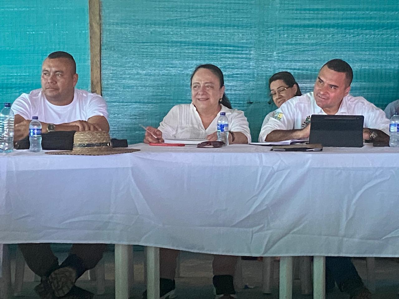 Calarcá Córdoba, Gloria Quiceno y el gobernador de Caquetá adelantan una reunión en el marco de la mesa de diálogos con el EMBF.