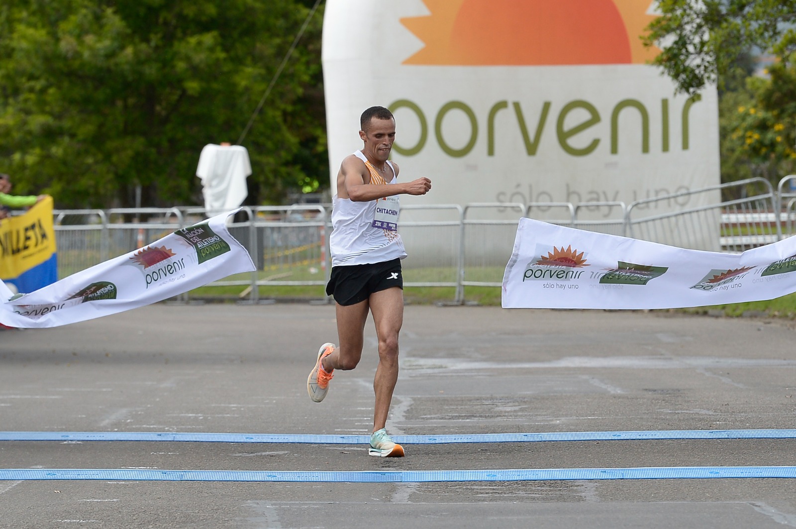 El marroquí Omar Ait Chitachen, fue el ganador de la Media Maratón de Bogotá 2023.
