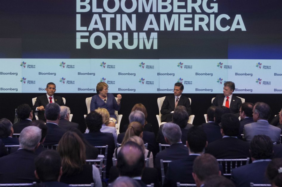 Durante las reuniones ministeriales previas al encuentro presidencial de este viernes se analizaron fórmulas para seguir avanzando en la integración en materia económica y financiera. /Bloomberg.