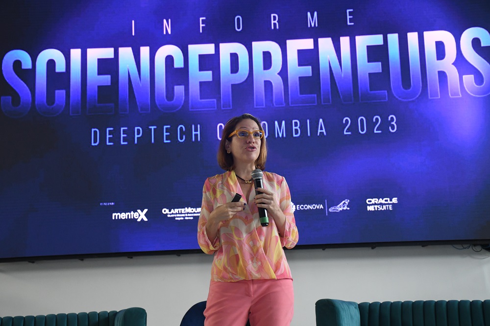 Claudia Aparicio Yañez, CEO de Mentex, presentó el primer informe sobre las deep tech en Colombia.
