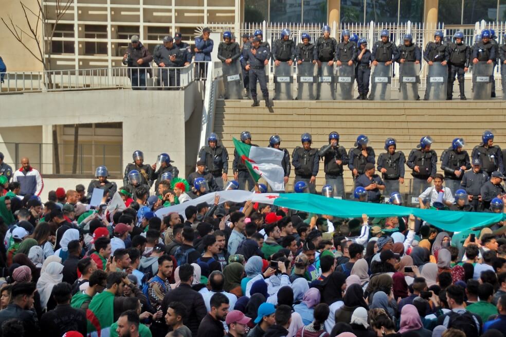 El presidente Abdelaziz Buteflika regresó a Argelia en medio de protestas en su contra