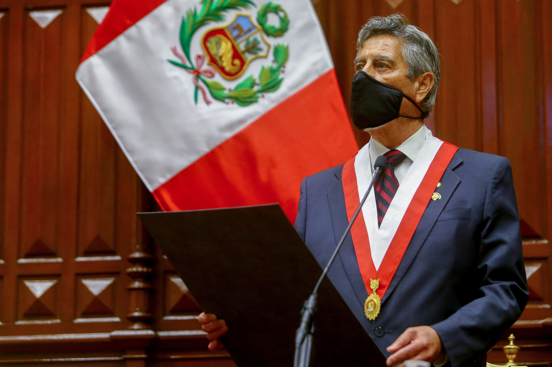 Nuevo presidente de Perú reforma la Policía tras represión a manifestantes