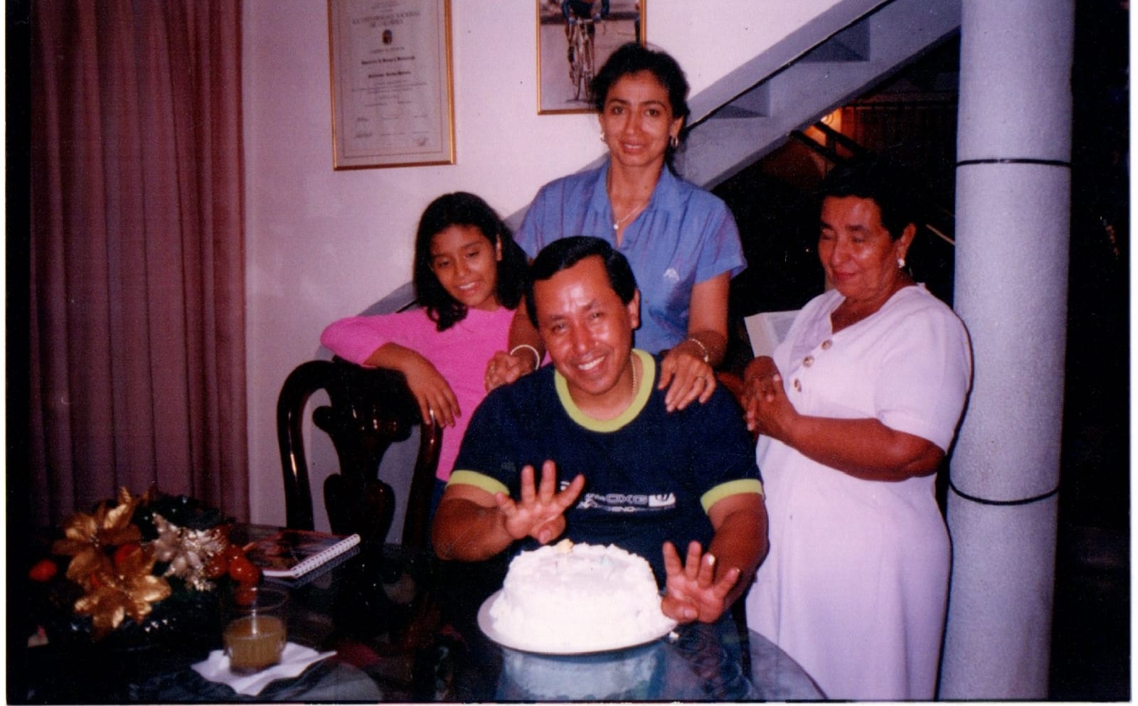 Guillermo Cordón Herrera, en la celebración de su cumpleaños, junto a su familia.