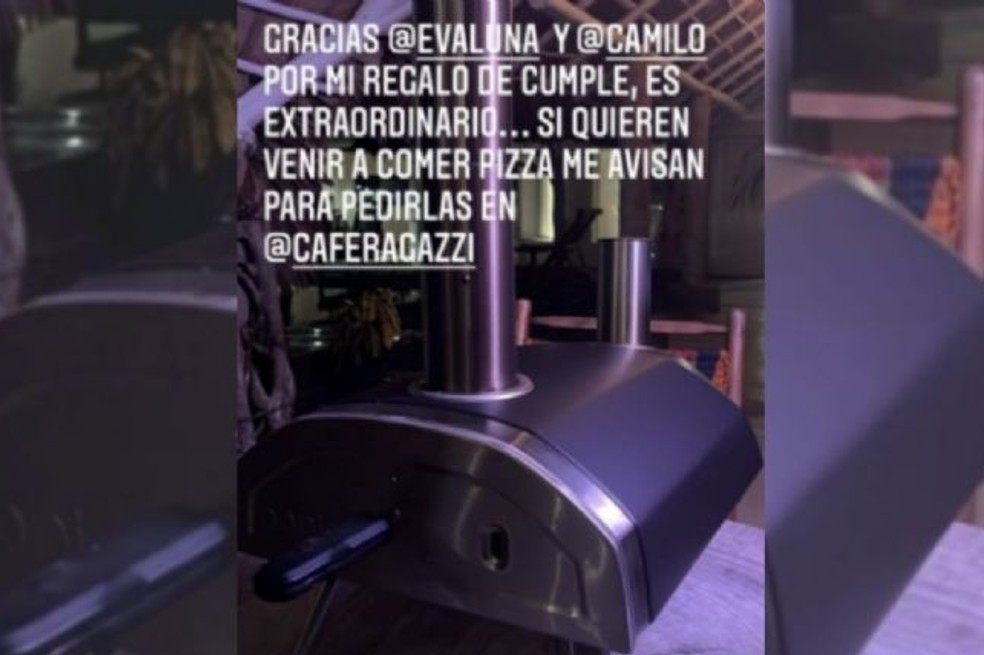La pareja sorprendió al cantante con el obsequio, que, al principio, trajo unos resultados inesperados.
