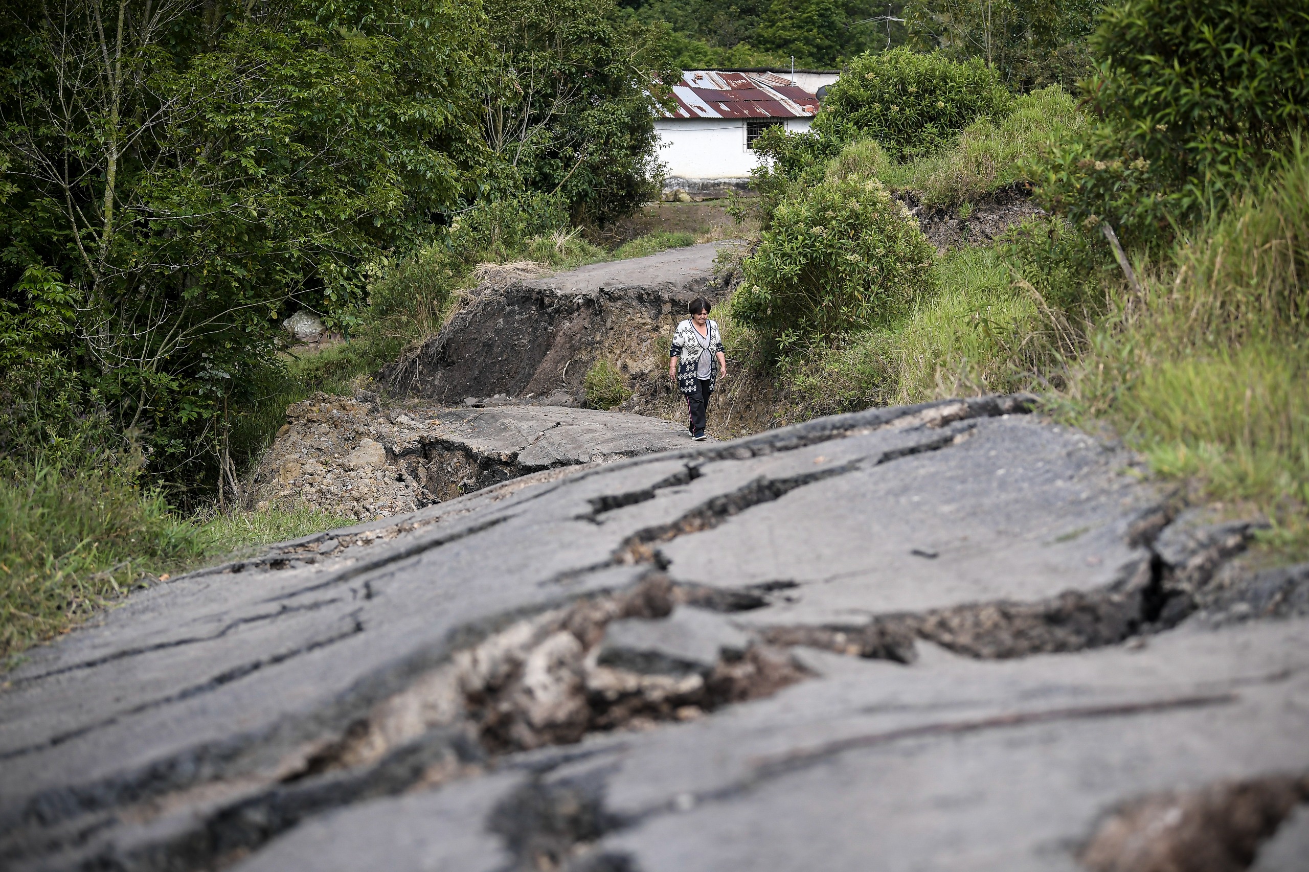 En imágenes: así se vive la emergencia en la vía al Llano tras derrumbe en Chipaque