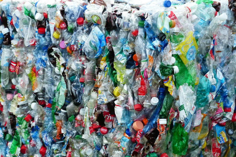 Inglaterra cambiará botellas y latas usadas por dinero