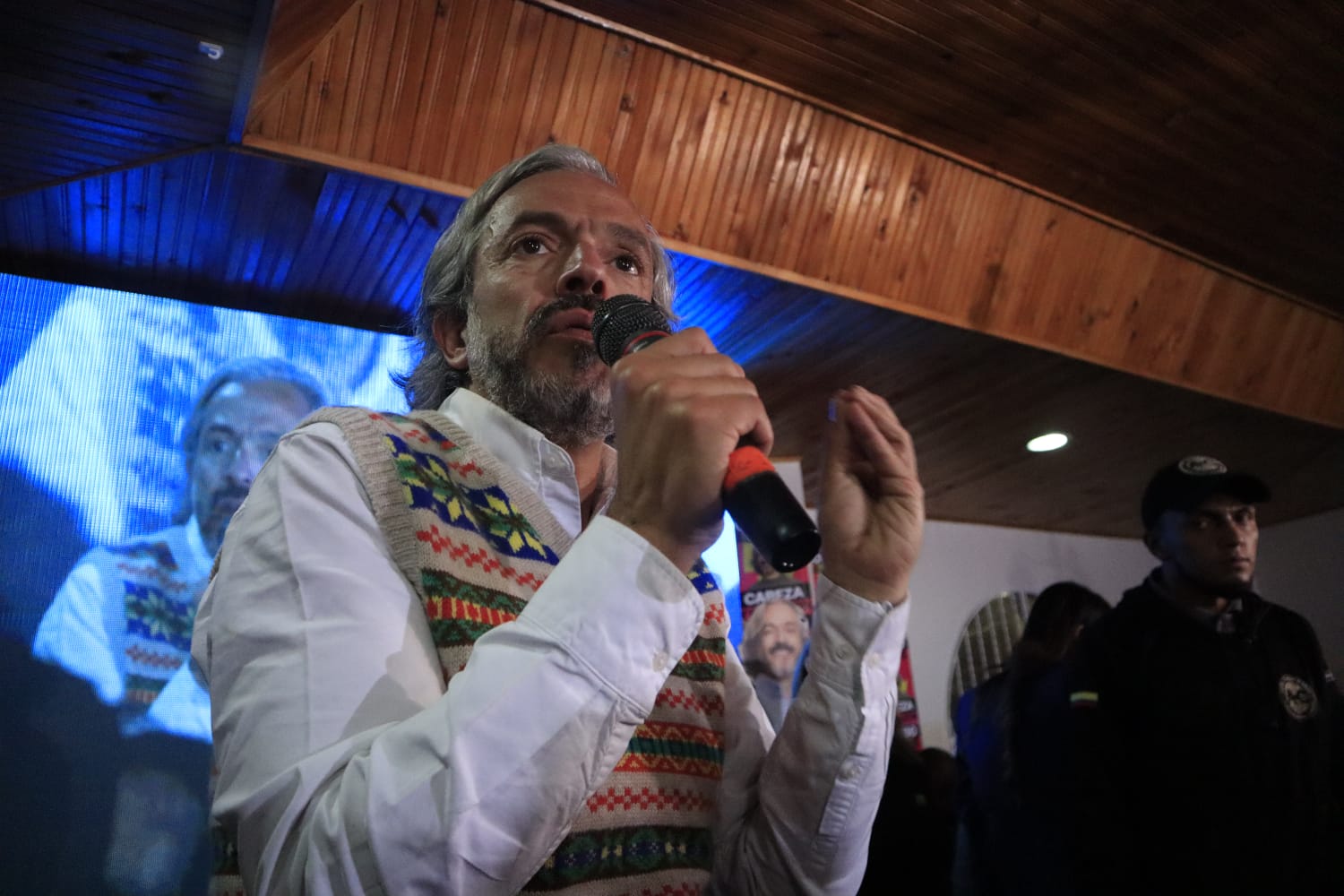 Juan Daniel Oviedo, el apolítico que dio la sorpresa