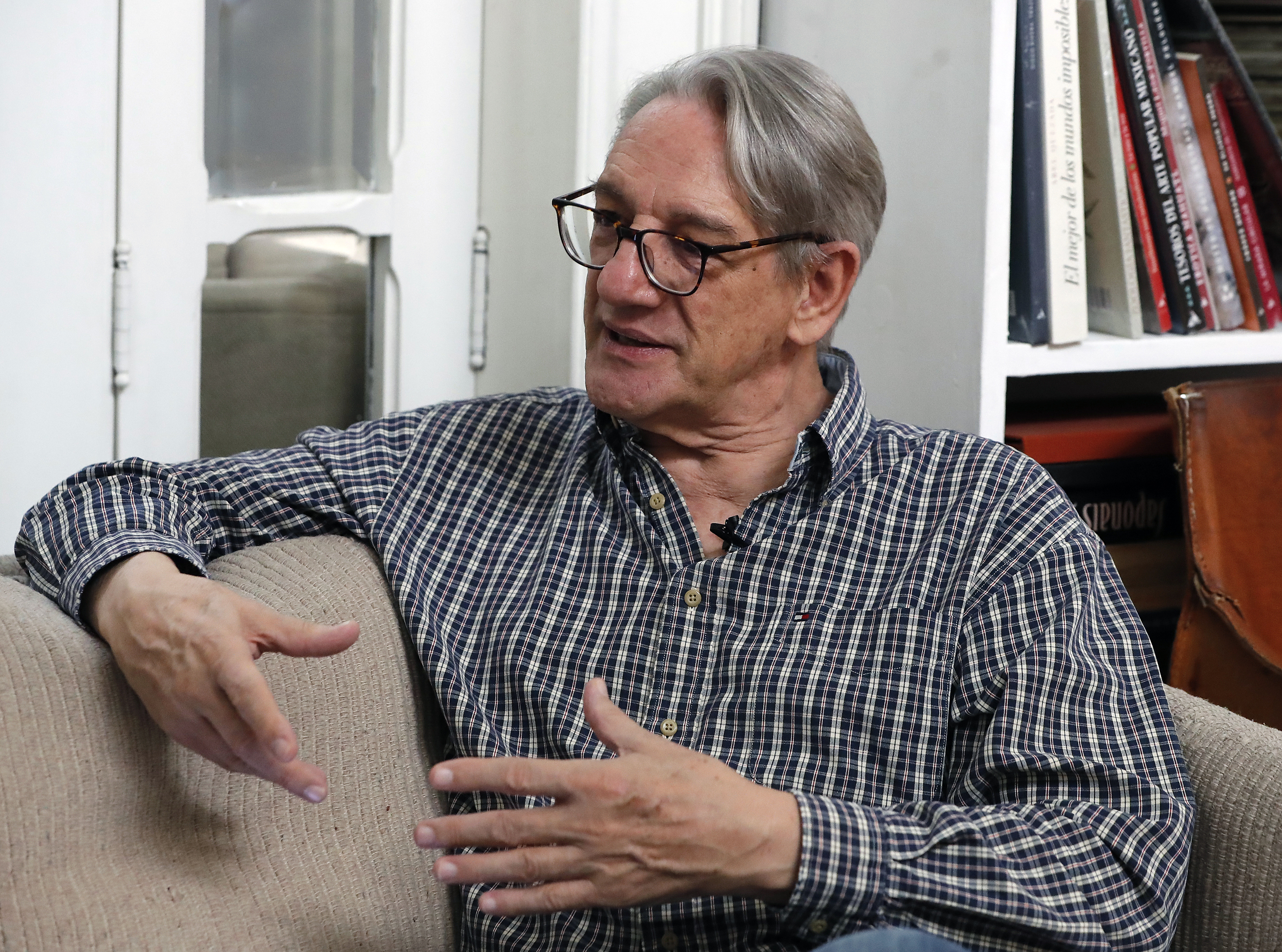 Alberto Ruy Sánchez: “La literatura molesta a los gobernantes que mienten”