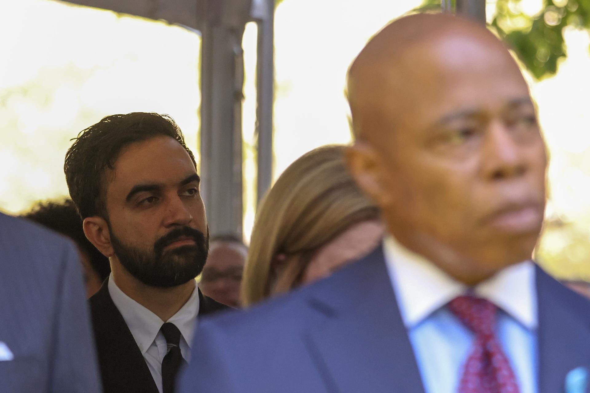 Adams renuncia a la reelección en Nueva York y le despeja el camino a Mamdani