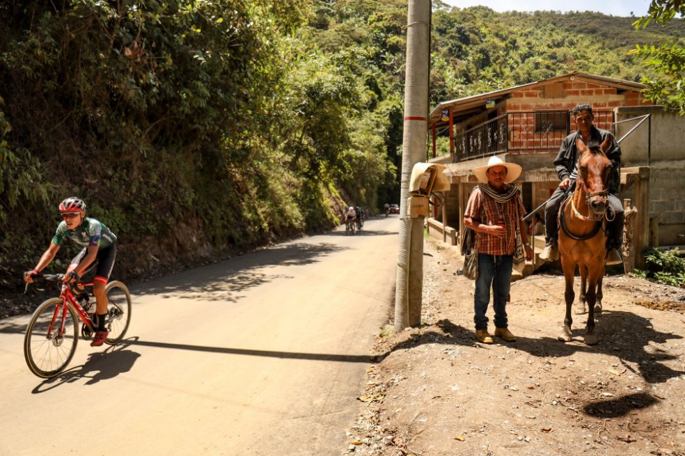 Los cuadros de la Vuelta a Antioquia: la crónica del niño que le ganó a los gigantes