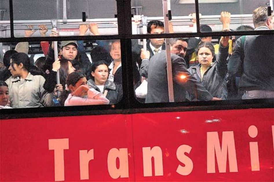 Tres hombres abordaron bus de Transmilenio para atracar a los pasajeros