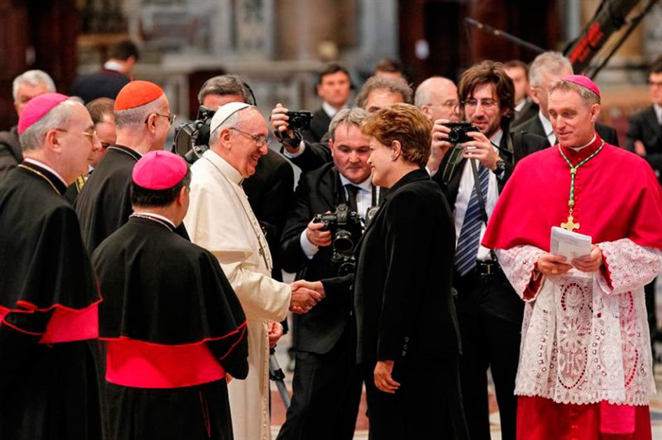 Rousseff quiere recibir al papa Francisco en Brasilia en julio