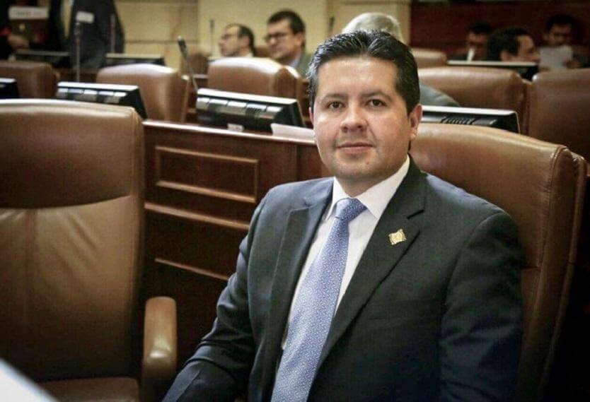 Suspenden a representante a la Cámara que habría exigido dinero a miembro de su UTL