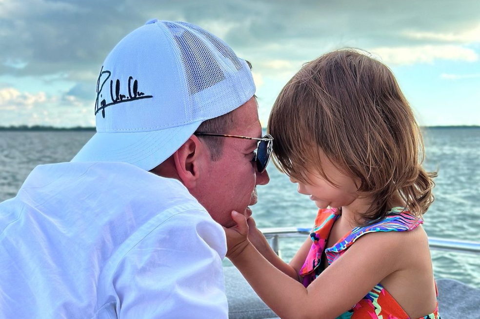 Video: Rigo y su esposa celebraron bailando el cumpleaños de su hija, Carlota