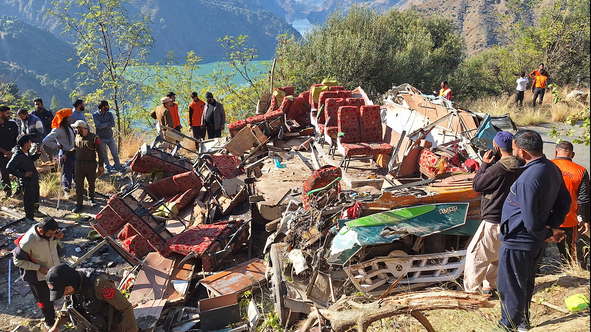 Accidente en bus en India deja 37 muertos y 18 heridos